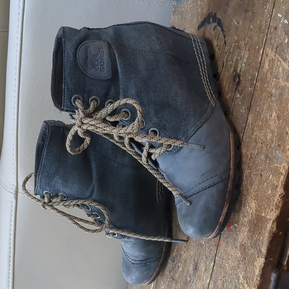 Sorel Lace Up wedge bootie , Navy blue, size 9.